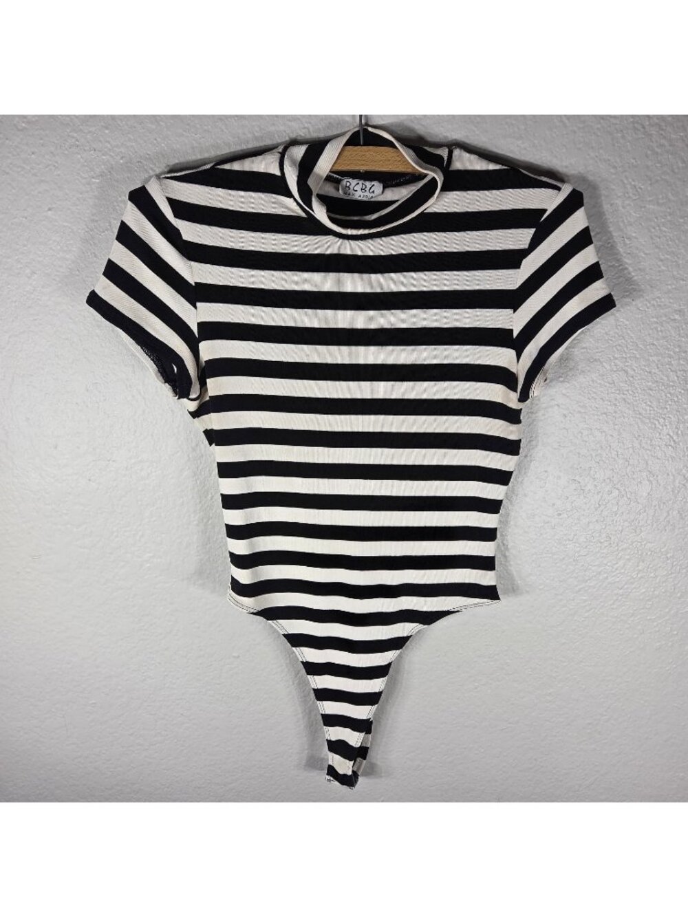 Vintage BCBG MaxAzria Striped Short Sleeve Bodysuit Size L Mock Neck Cream Black